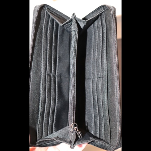 KENNETH COLE REACTION BLACK ZIPPERED WALLET IS NWT - Picture 5 of 5